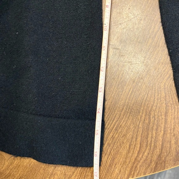 Black Womens V-Neck Sweater with Rosettes 1X EUC - Picture 10 of 16